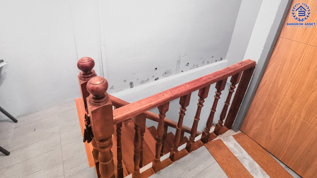 ทาวน์เฮ้าส์มือสองนนทบุรี ห้องมุม ม.พรไพศาล ติวานนท์-ปากเกร็ด เนื้อที่ 26 ตร.ว. ฟังก์ชั่น 3 ห้องนอน 2 ห้องน้ำ ต่อเติมครบ พร้อมอยู่ บนทำเลเยี่ยม ใกล้เซ็นทรัลแจ้งวัฒนะ และรถไฟฟ้าสายสีชมพู...