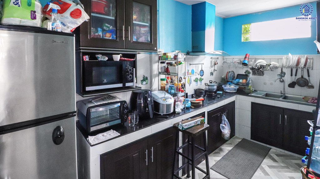 ทาวน์เฮ้าส์มือสองนนทบุรี ห้องมุม ม.พรไพศาล ติวานนท์-ปากเกร็ด เนื้อที่ 26 ตร.ว. ฟังก์ชั่น 3 ห้องนอน 2 ห้องน้ำ ต่อเติมครบ พร้อมอยู่ บนทำเลเยี่ยม ใกล้เซ็นทรัลแจ้งวัฒนะ และรถไฟฟ้าสายสีชมพู...