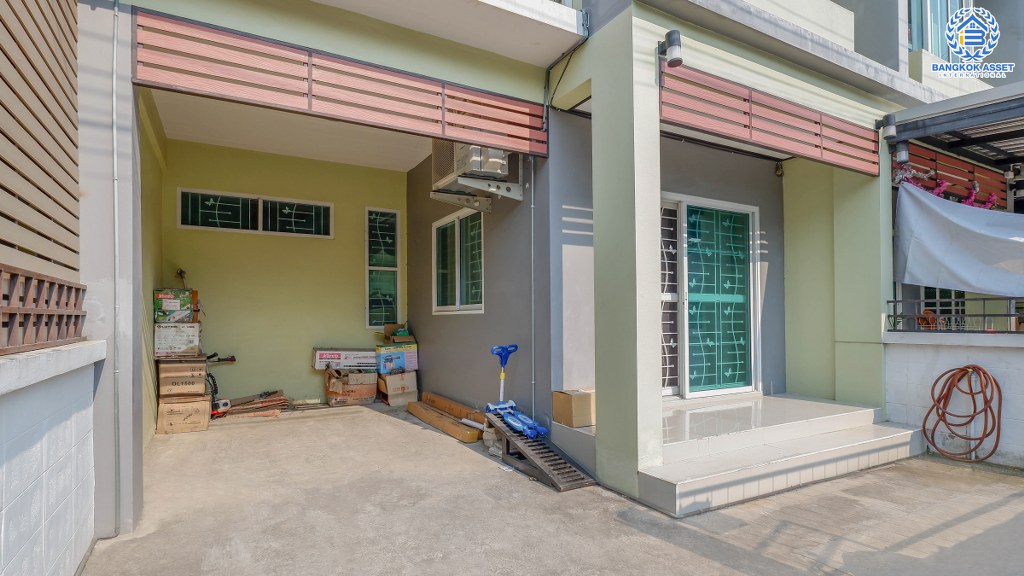 ทาวน์เฮ้าส์มือสองนนทบุรี ม.บัวทองธานีพาร์ควิลล์12 กาญจนาภิเษก-บางบัวทอง เนื้อที่ 21 ตร.ว. ฟังก์ชั่น 3 ห้องนอน ต่อเติมครัว แถมแอร์ 2 เครื่อง ทำเลดี ใกล้เซ็นทรัลเวสต์เกต และ MRTสถานี "คลองบางไผ่" ราคาถูกที่สุดในโครงการ*...