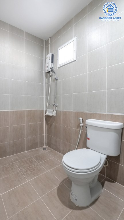 ทาวน์เฮ้าส์มือสองนนทบุรี ม.บัวทองธานีพาร์ควิลล์12 กาญจนาภิเษก-บางบัวทอง เนื้อที่ 21 ตร.ว. ฟังก์ชั่น 3 ห้องนอน ต่อเติมครัว แถมแอร์ 2 เครื่อง ทำเลดี ใกล้เซ็นทรัลเวสต์เกต และ MRTสถานี "คลองบางไผ่" ราคาถูกที่สุดในโครงการ*...