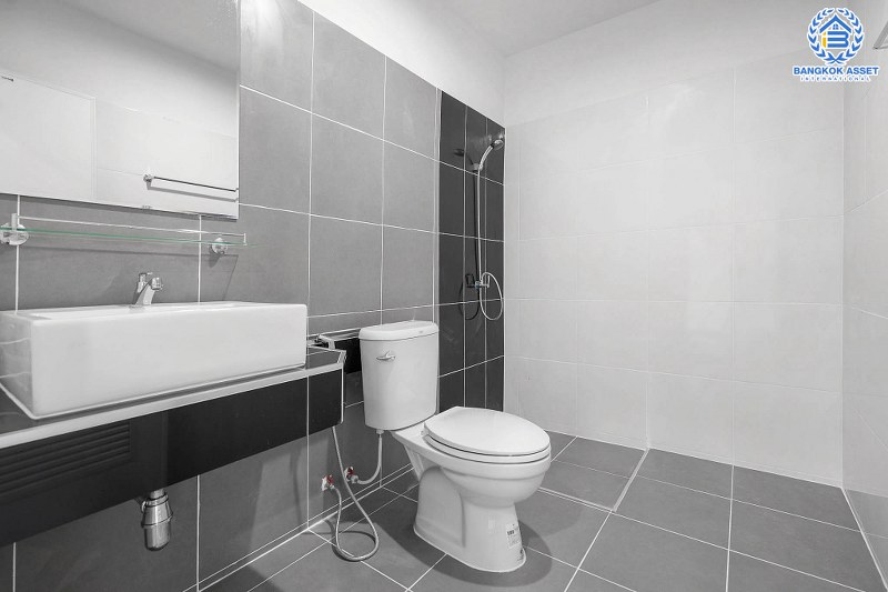 บ้านมือสองตกแต่งใหม่ ทำเลดีติดถนนติวานนท์ ม.นนท์ทิวาการ์เด้น ติวานนท์ ต่อเติมเต็ม เนื้อที่ 18 ตร.ว. ฟังก์ชั่น 2 ห้องนอน 2 ห้องน้ำ พร้อมอยู่ เดินทางสะดวก เชื่อมต่อหลายเส้นทาง ถ.ศรีสมาน ถ. 345 ฯลฯ ใกล้จุดขึ้นทางด่วนอุดรรัถยา...