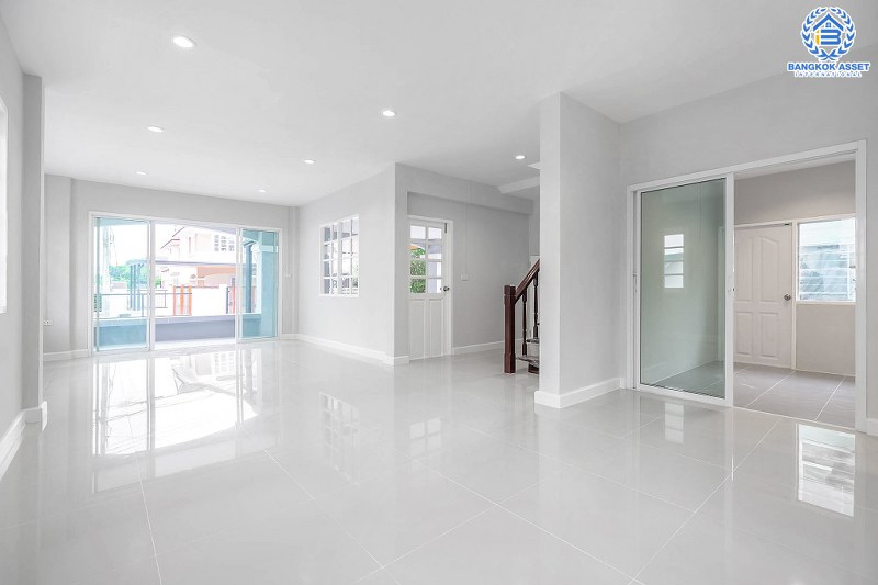 บ้านมือสองตกแต่งใหม่ บนสังคมคุณภาพแบรนด์ดัง L&H  โครงการ ชลลดา บางบัวทอง-รัตนาธิเบศร์  เพียง 6 นาที ถึงMRT สถานีบางพลู  บ้านสวยต่อเติมเต็ม เนื้อที่ 78 ตร.ว. ฟังก์ชั่น 3 ห้องนอน 2 ห้องน้ำ บนทำเลศักยภาพ เชื่อมต่อหลายเส้นทาง ใกล้เซ็นทรัลเวสต์เกต...