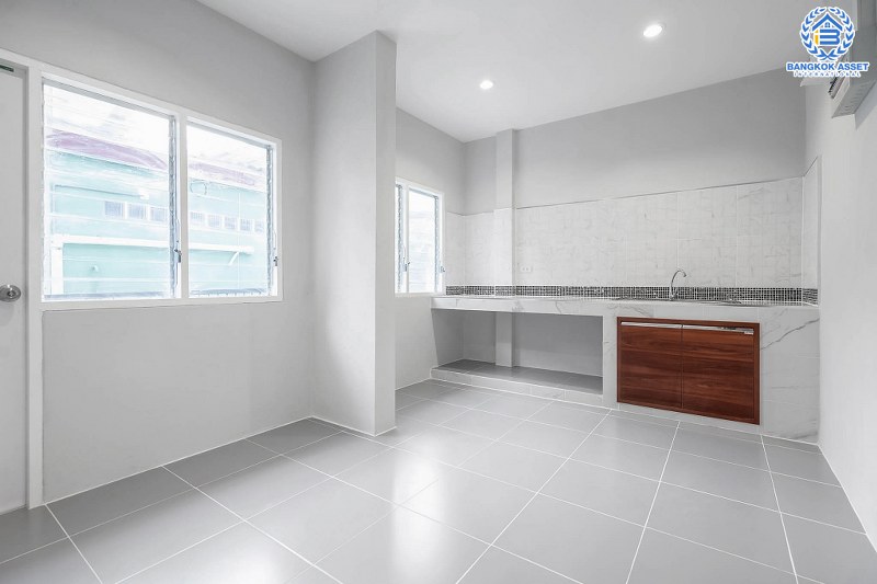 บ้านมือสองตกแต่งใหม่ บนสังคมคุณภาพแบรนด์ดัง L&H  โครงการ ชลลดา บางบัวทอง-รัตนาธิเบศร์  เพียง 6 นาที ถึงMRT สถานีบางพลู  บ้านสวยต่อเติมเต็ม เนื้อที่ 78 ตร.ว. ฟังก์ชั่น 3 ห้องนอน 2 ห้องน้ำ บนทำเลศักยภาพ เชื่อมต่อหลายเส้นทาง ใกล้เซ็นทรัลเวสต์เกต...