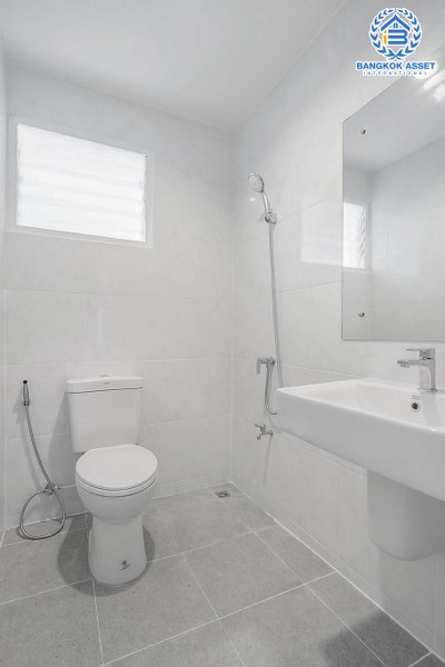 บ้านมือสองตกแต่งใหม่ บนสังคมคุณภาพแบรนด์ดัง L&H  โครงการ ชลลดา บางบัวทอง-รัตนาธิเบศร์  เพียง 6 นาที ถึงMRT สถานีบางพลู  บ้านสวยต่อเติมเต็ม เนื้อที่ 78 ตร.ว. ฟังก์ชั่น 3 ห้องนอน 2 ห้องน้ำ บนทำเลศักยภาพ เชื่อมต่อหลายเส้นทาง ใกล้เซ็นทรัลเวสต์เกต...