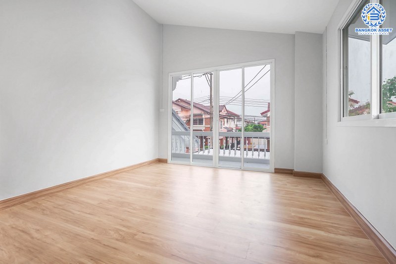 บ้านมือสองตกแต่งใหม่ บนสังคมคุณภาพแบรนด์ดัง L&H  โครงการ ชลลดา บางบัวทอง-รัตนาธิเบศร์  เพียง 6 นาที ถึงMRT สถานีบางพลู  บ้านสวยต่อเติมเต็ม เนื้อที่ 78 ตร.ว. ฟังก์ชั่น 3 ห้องนอน 2 ห้องน้ำ บนทำเลศักยภาพ เชื่อมต่อหลายเส้นทาง ใกล้เซ็นทรัลเวสต์เกต...