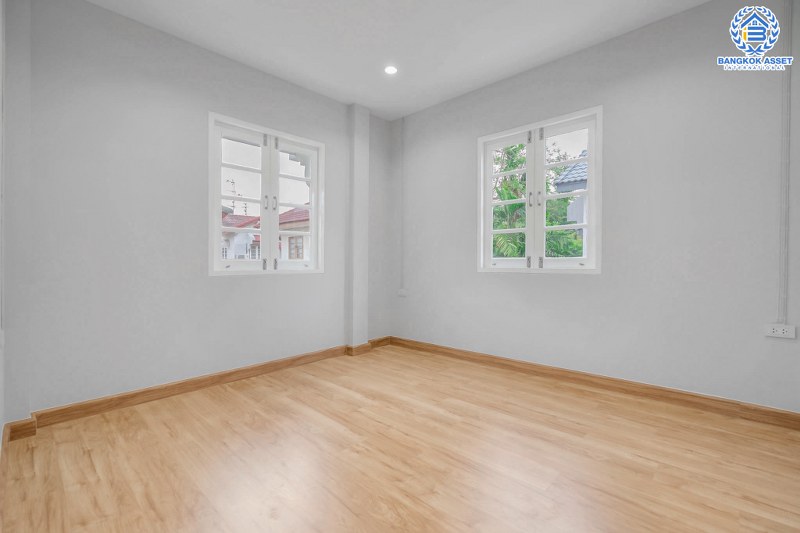 บ้านมือสองตกแต่งใหม่ บนสังคมคุณภาพแบรนด์ดัง L&H  โครงการ ชลลดา บางบัวทอง-รัตนาธิเบศร์  เพียง 6 นาที ถึงMRT สถานีบางพลู  บ้านสวยต่อเติมเต็ม เนื้อที่ 78 ตร.ว. ฟังก์ชั่น 3 ห้องนอน 2 ห้องน้ำ บนทำเลศักยภาพ เชื่อมต่อหลายเส้นทาง ใกล้เซ็นทรัลเวสต์เกต...