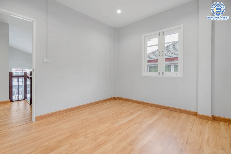 บ้านมือสองตกแต่งใหม่ บนสังคมคุณภาพแบรนด์ดัง L&H  โครงการ ชลลดา บางบัวทอง-รัตนาธิเบศร์  เพียง 6 นาที ถึงMRT สถานีบางพลู  บ้านสวยต่อเติมเต็ม เนื้อที่ 78 ตร.ว. ฟังก์ชั่น 3 ห้องนอน 2 ห้องน้ำ บนทำเลศักยภาพ เชื่อมต่อหลายเส้นทาง ใกล้เซ็นทรัลเวสต์เกต...