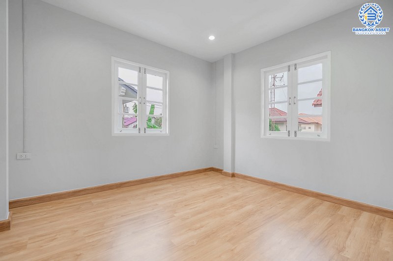 บ้านมือสองตกแต่งใหม่ บนสังคมคุณภาพแบรนด์ดัง L&H  โครงการ ชลลดา บางบัวทอง-รัตนาธิเบศร์  เพียง 6 นาที ถึงMRT สถานีบางพลู  บ้านสวยต่อเติมเต็ม เนื้อที่ 78 ตร.ว. ฟังก์ชั่น 3 ห้องนอน 2 ห้องน้ำ บนทำเลศักยภาพ เชื่อมต่อหลายเส้นทาง ใกล้เซ็นทรัลเวสต์เกต...