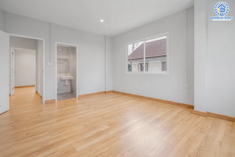 บ้านมือสองตกแต่งใหม่ บนสังคมคุณภาพแบรนด์ดัง L&H  โครงการ ชลลดา บางบัวทอง-รัตนาธิเบศร์  เพียง 6 นาที ถึงMRT สถานีบางพลู  บ้านสวยต่อเติมเต็ม เนื้อที่ 78 ตร.ว. ฟังก์ชั่น 3 ห้องนอน 2 ห้องน้ำ บนทำเลศักยภาพ เชื่อมต่อหลายเส้นทาง ใกล้เซ็นทรัลเวสต์เกต...