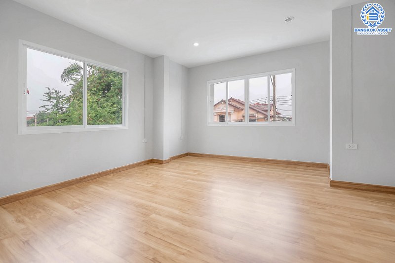 บ้านมือสองตกแต่งใหม่ บนสังคมคุณภาพแบรนด์ดัง L&H  โครงการ ชลลดา บางบัวทอง-รัตนาธิเบศร์  เพียง 6 นาที ถึงMRT สถานีบางพลู  บ้านสวยต่อเติมเต็ม เนื้อที่ 78 ตร.ว. ฟังก์ชั่น 3 ห้องนอน 2 ห้องน้ำ บนทำเลศักยภาพ เชื่อมต่อหลายเส้นทาง ใกล้เซ็นทรัลเวสต์เกต...