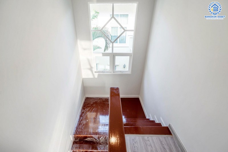 บ้านมือสองตกแต่งใหม่ หลังมุม คุณภาพแบรนด์ศุภาลัย* โครงการ ศุภาลัยการ์เด้นวิลล์ ปิ่นเกล้า-พระราม5 เนื้อที่ 58.5 ตร.ว. แต่งครบ พร้อมอยู่ ฟังก์ชั่นโดดเด่น 3 ห้องนอน 3 ห้องน้ำ บนทำเลสุดสะดวก เชื่อมต่อปิ่นเกล้า-ศาลายา ใกล้เซ็นทรัลเวสต์เกต และจุดขึ้นทางด่วน "ศรีรัช"