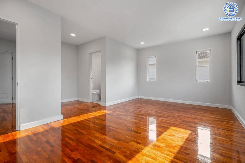 บ้านมือสองตกแต่งใหม่ หลังใหญ่สุดคุ้ม เนื้อที่ 87.1 ตร.ว. โครงการ มัณฑนา ปิ่นเกล้า-กาญจนาภิเษก (ซ.วัดพระเงิน) บ้านพร้อมอยู่ ตกแต่ง/ต่อเติมครบ มากฟังก์ชั่น 4 ห้องนอน 3 ห้องน้ำ เดินทางสะดวก บนทำเลติดถนนใหญ่ ใกล้เซ็นทรัลเวสต์เกต รถไฟฟ้าสายสีม่วง "สถานีตลาดบางใหญ่" และทางด่วนศรีรัช!...