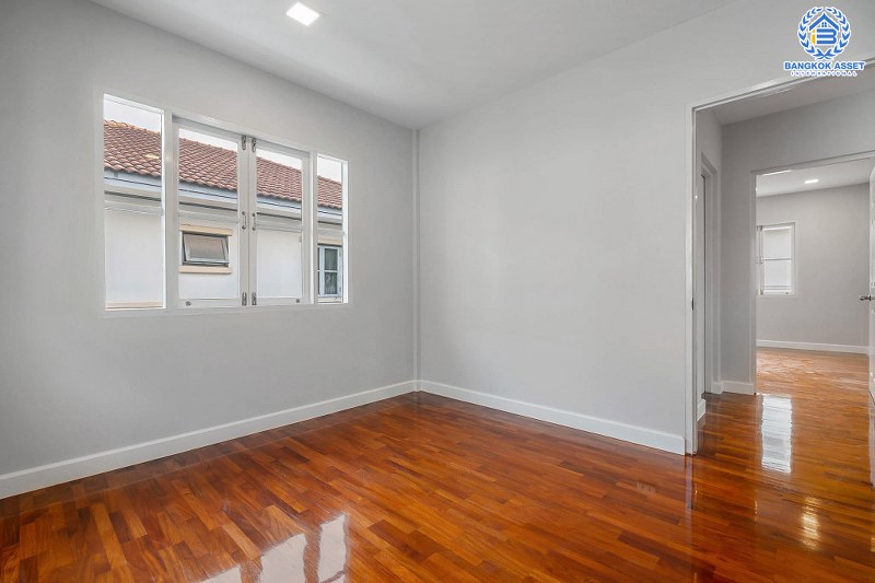 บ้านมือสองตกแต่งใหม่ หลังใหญ่สุดคุ้ม เนื้อที่ 87.1 ตร.ว. โครงการ มัณฑนา ปิ่นเกล้า-กาญจนาภิเษก (ซ.วัดพระเงิน) บ้านพร้อมอยู่ ตกแต่ง/ต่อเติมครบ มากฟังก์ชั่น 4 ห้องนอน 3 ห้องน้ำ เดินทางสะดวก บนทำเลติดถนนใหญ่ ใกล้เซ็นทรัลเวสต์เกต รถไฟฟ้าสายสีม่วง "สถานีตลาดบางใหญ่" และทางด่วนศรีรัช!...