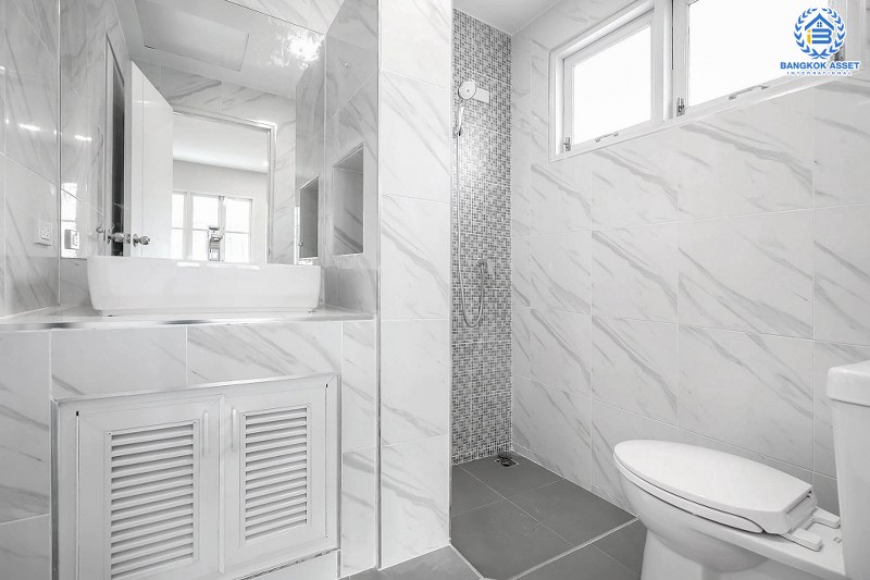 บ้านมือสองตกแต่งใหม่ หลังใหญ่สุดคุ้ม เนื้อที่ 87.1 ตร.ว. โครงการ มัณฑนา ปิ่นเกล้า-กาญจนาภิเษก (ซ.วัดพระเงิน) บ้านพร้อมอยู่ ตกแต่ง/ต่อเติมครบ มากฟังก์ชั่น 4 ห้องนอน 3 ห้องน้ำ เดินทางสะดวก บนทำเลติดถนนใหญ่ ใกล้เซ็นทรัลเวสต์เกต รถไฟฟ้าสายสีม่วง "สถานีตลาดบางใหญ่" และทางด่วนศรีรัช!...