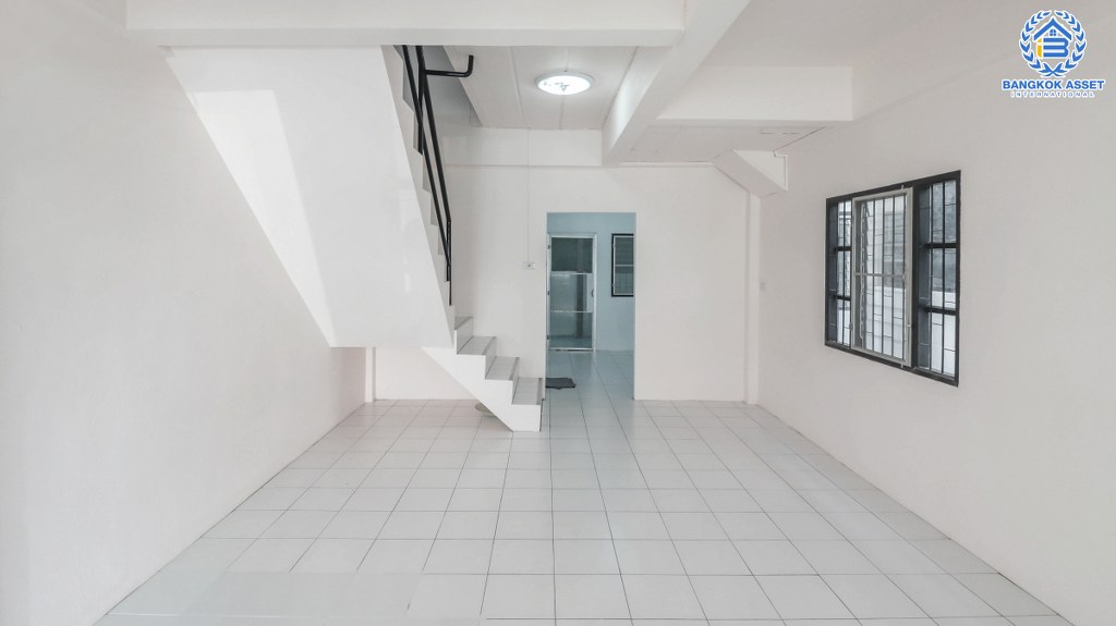 ทาวน์เฮ้าส์มือสองนนทบุรี ม.พระปิ่น3 กาญจนาภิเษก เนื้อที่ 21.3 ตร.ว. หน้ากว้าง 6 เมตร พร้อมอยู่ บนทำเลเดินทางสะดวก ใกล้เซ็นทรัลเวสต์เกต และรถไฟฟ้าสถานี "ตลาดบางใหญ่"...