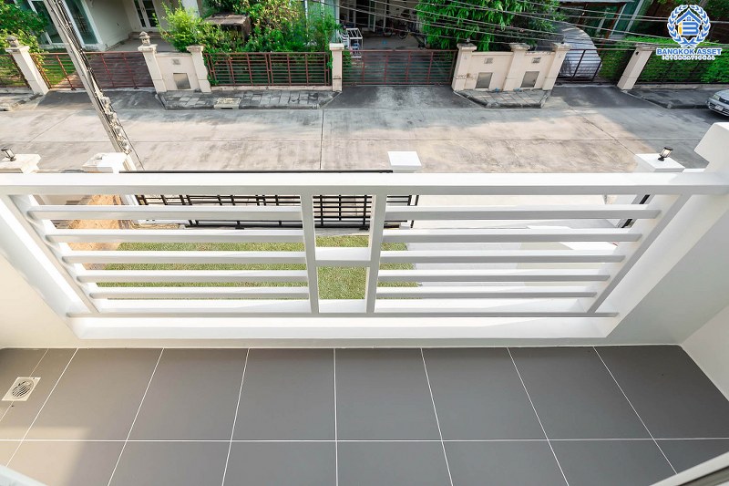 บ้านมือสองตกแต่งใหม่  สังคมคุณภาพแบรนด์ Q.House โครงการ คาซ่าวิลล์ ราชพฤกษ์-รัตนาธิเบศร์1 เนื้อที่ 60.8 ตร.ว. ฟังก์ชั่น 3 ห้องนอน 3 ห้องน้ำ บนทำเลศักยภาพ ติดถนนราชพฤกษ์ ใกล้รถไฟฟ้า สถานีบางรักน้อยท่าอิฐ...