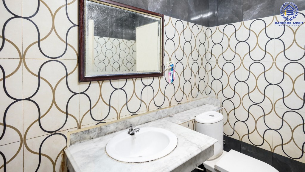 ทาวน์เฮ้าส์มือสองนนทบุรี ม.บุศรินทร์วงแหวน (L&H) บ้านกล้วย-ไทรน้อย เนื้อที่ 21 ตร.ว. ต่อเติมครัว-โรงรถพร้อมอยู่ ทำเลคุณภาพ! ใกล้เซ็นทรัลเวสต์เกต และ รถไฟฟ้าสถานี "คลองบางไผ่" ราคาคุ้มมาก!!