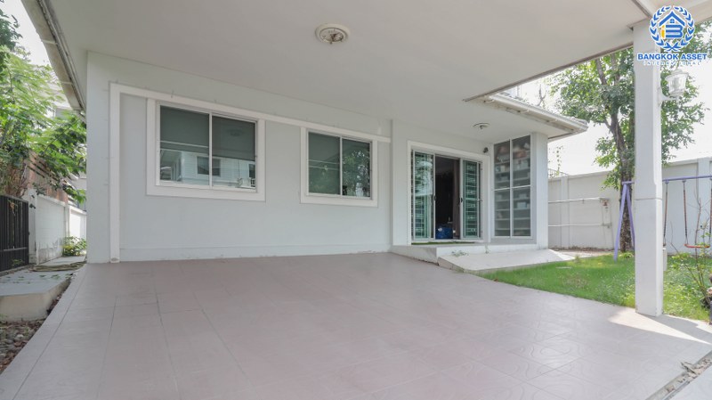 บ้านเดี่ยวมือสองปทุมธานี แบรนด์ L&H ห้องมุม! ม.พฤกษ์ลดา ติวานนท์-ราชพฤกษ์ บ้านพร้อมอยู่ เนื้อที่ 59.1 ตร.ว. ฟังก์ชั่น 4 ห้องนอน 2 ที่จอดรถ พร้อมเฟอร์ฯบิ้วท์อิน บนทำเลเดินทางสะดวก ใกล้โรบินสัน และจุดขึ้นทางด่วน "ศรีสมาน"