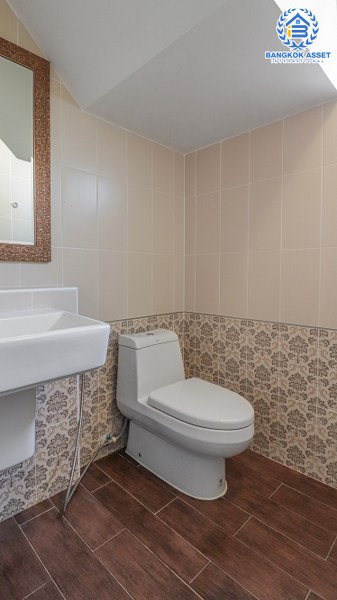 บ้านเดี่ยวมือสองปทุมธานี แบรนด์ L&H ห้องมุม! ม.พฤกษ์ลดา ติวานนท์-ราชพฤกษ์ บ้านพร้อมอยู่ เนื้อที่ 59.1 ตร.ว. ฟังก์ชั่น 4 ห้องนอน 2 ที่จอดรถ พร้อมเฟอร์ฯบิ้วท์อิน บนทำเลเดินทางสะดวก ใกล้โรบินสัน และจุดขึ้นทางด่วน "ศรีสมาน"