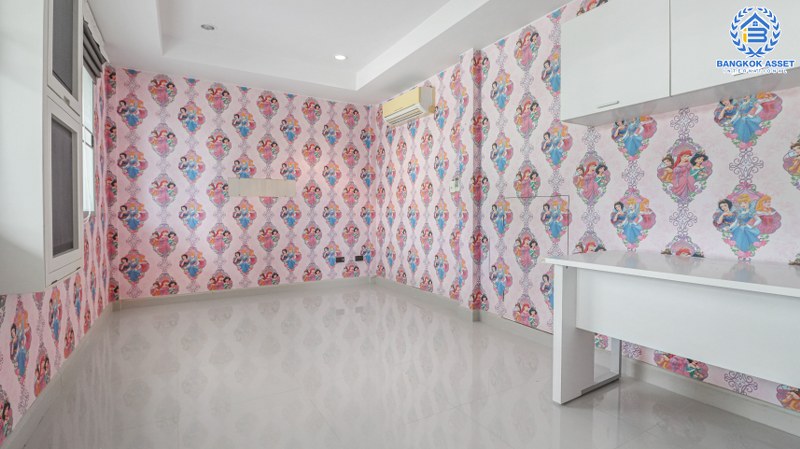 บ้านเดี่ยวมือสองปทุมธานี แบรนด์ L&H ห้องมุม! ม.พฤกษ์ลดา ติวานนท์-ราชพฤกษ์ บ้านพร้อมอยู่ เนื้อที่ 59.1 ตร.ว. ฟังก์ชั่น 4 ห้องนอน 2 ที่จอดรถ พร้อมเฟอร์ฯบิ้วท์อิน บนทำเลเดินทางสะดวก ใกล้โรบินสัน และจุดขึ้นทางด่วน "ศรีสมาน"