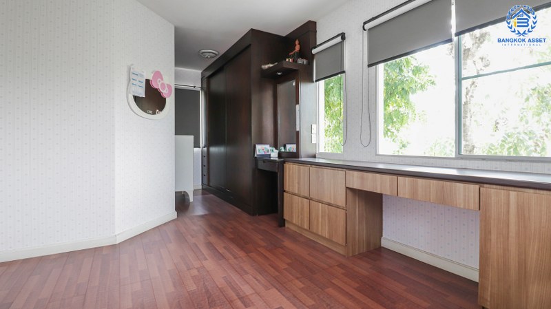 บ้านเดี่ยวมือสองปทุมธานี แบรนด์ L&H ห้องมุม! ม.พฤกษ์ลดา ติวานนท์-ราชพฤกษ์ บ้านพร้อมอยู่ เนื้อที่ 59.1 ตร.ว. ฟังก์ชั่น 4 ห้องนอน 2 ที่จอดรถ พร้อมเฟอร์ฯบิ้วท์อิน บนทำเลเดินทางสะดวก ใกล้โรบินสัน และจุดขึ้นทางด่วน "ศรีสมาน"