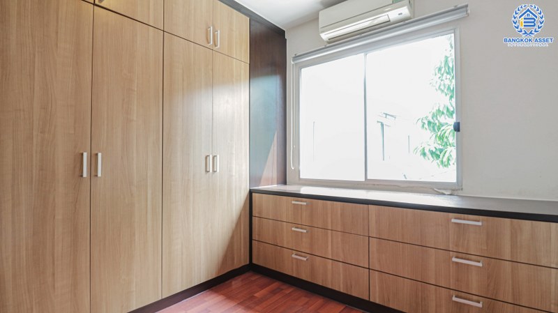 บ้านเดี่ยวมือสองปทุมธานี แบรนด์ L&H ห้องมุม! ม.พฤกษ์ลดา ติวานนท์-ราชพฤกษ์ บ้านพร้อมอยู่ เนื้อที่ 59.1 ตร.ว. ฟังก์ชั่น 4 ห้องนอน 2 ที่จอดรถ พร้อมเฟอร์ฯบิ้วท์อิน บนทำเลเดินทางสะดวก ใกล้โรบินสัน และจุดขึ้นทางด่วน "ศรีสมาน"