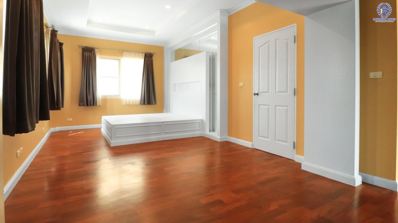 บ้านเดี่ยวมือสองนนทบุรี แบรนด์ดัง ม.ลัดดารมย์ ชัยพฤกษ์-แจ้งวัฒนะ หลังใหญ่ 87.5 ตร.ว. ตกแต่งบิ้วท์อินทั้งหลัง พร้อมสวนสวยรอบบ้าน บนทำเลติดถนนชัยพฤกษ์ เชื่อมสู่แจ้งวัฒนะ ราชพฤกษ์ได้อย่างรวดเร็ว