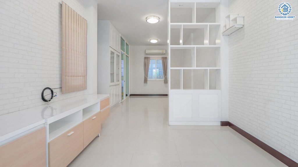 ทาวน์เฮ้าส์มือสองนนทบุรี ใกล้รถไฟฟ้า ม.เปี่ยมสุข กรุงเทพนนท์-วงศ์สว่าง ต่อเติมพร้อมอยู่ เนื้อที่ 18.8 ตร.ว. แถมแอร์ 2 เครื่อง ทำเลโซนเมือง ใกล้ MRT แยกติวานนท์ และจุดขึ้นทางด่วน "รัชดาภิเษก"...