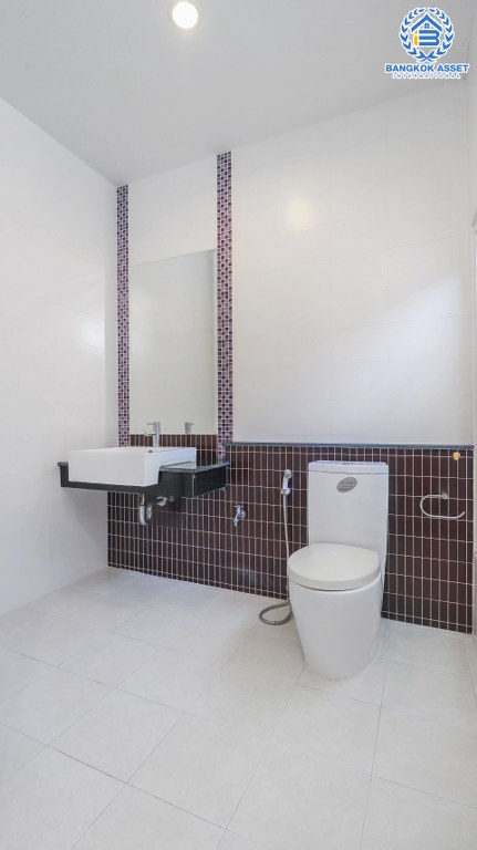 ทาวน์เฮ้าส์มือสองนนทบุรี ใกล้รถไฟฟ้า ม.เปี่ยมสุข กรุงเทพนนท์-วงศ์สว่าง ต่อเติมพร้อมอยู่ เนื้อที่ 18.8 ตร.ว. แถมแอร์ 2 เครื่อง ทำเลโซนเมือง ใกล้ MRT แยกติวานนท์ และจุดขึ้นทางด่วน "รัชดาภิเษก"...