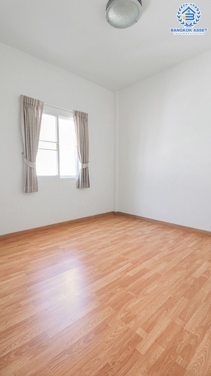 ทาวน์เฮ้าส์มือสองนนทบุรี ใกล้รถไฟฟ้า ม.เปี่ยมสุข กรุงเทพนนท์-วงศ์สว่าง ต่อเติมพร้อมอยู่ เนื้อที่ 18.8 ตร.ว. แถมแอร์ 2 เครื่อง ทำเลโซนเมือง ใกล้ MRT แยกติวานนท์ และจุดขึ้นทางด่วน "รัชดาภิเษก"...