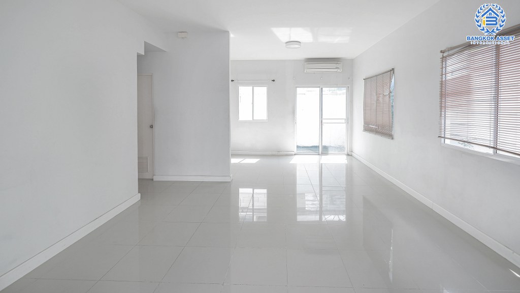 ทาวน์เฮ้าส์มือสองนนทบุรี ทำเลโซนเมือง ห้องมุม! ม.ซิตี้เซ้นส์ รัตนาธิเบศร์-เลี่ยงเมืองนนท์ เนื้อที่ 27.9 ตร.ว. ฟังก์ชั่น 3 ห้องนอน 2 ที่จอดรถ ทำเลใกล้เซ็นทรัลรัตนาธิเบศร์ และ MRTแยกนนทบุรี1...