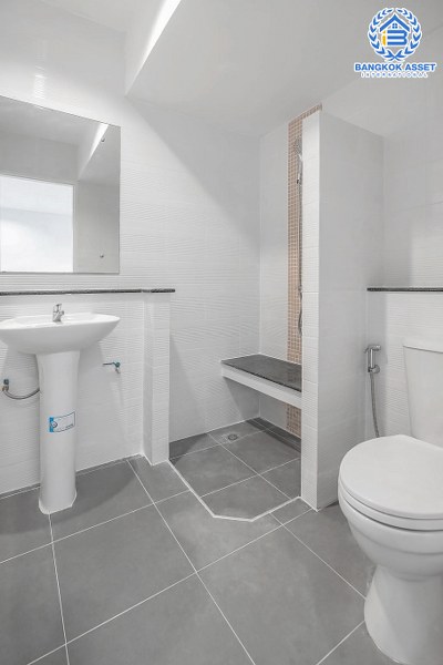 บ้านมือสองตกแต่งใหม่ แบรนด์ดัง Property Perfect โครงการ เดอะวิลล่า ราชพฤกษ์-ท่าอิฐ เพียง 10 นาที ถึงรถไฟฟ้า สถานีบางรักน้อยท่าอิฐ บ้านพร้อมอยู่ ฟังก์ชั่นครบ! เนื้อที่ 18 ตร.ว. 3 ห้องนอน 2 ห้องน้ำ บนทำเลเยี่ยมเชื่อมต่อทั้งถ.รัตนาธิเบศร์ และถ.ราชพฤกษ์...