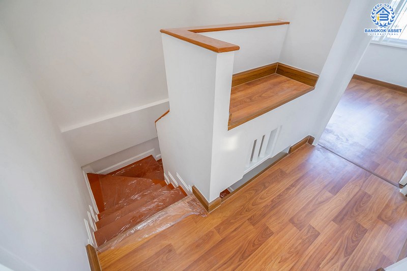 บ้านมือสองตกแต่งใหม่ แบรนด์ดัง Property Perfect โครงการ เดอะวิลล่า ราชพฤกษ์-ท่าอิฐ เพียง 10 นาที ถึงรถไฟฟ้า สถานีบางรักน้อยท่าอิฐ บ้านพร้อมอยู่ ฟังก์ชั่นครบ! เนื้อที่ 18 ตร.ว. 3 ห้องนอน 2 ห้องน้ำ บนทำเลเยี่ยมเชื่อมต่อทั้งถ.รัตนาธิเบศร์ และถ.ราชพฤกษ์...