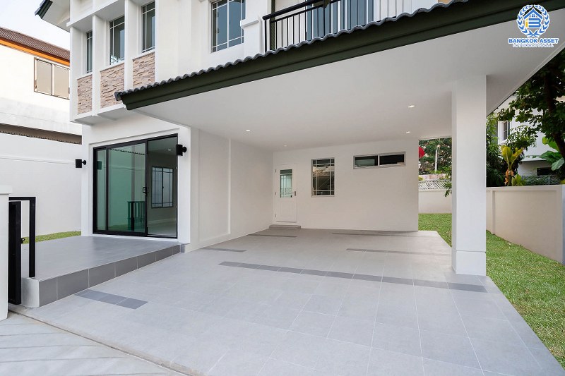 บ้านมือสองตกแต่งใหม่ หลังมุม คุณภาพแบรนด์ L&H โครงการ มัณฑนา แจ้งวัฒนะ-ราชพฤกษ์ เติมเต็มความสุขด้วยบ้านสไตล์โมเดิร์น พร้อม Living Room  เนื้อที่ 58.10 ตร.ว. ฟังก์ชั่น 3 ห้องนอน 3 ห้องน้ำ 2 ที่จอดรถ บนทำเลศักยภาพ เชื่อมต่อหลายเส้นทาง เพียง 10 นาทีถึงเซ็นทรัลแจ้งวัฒนะ ใกล้รถไฟฟ้า "สถานีบางรักใหญ่"