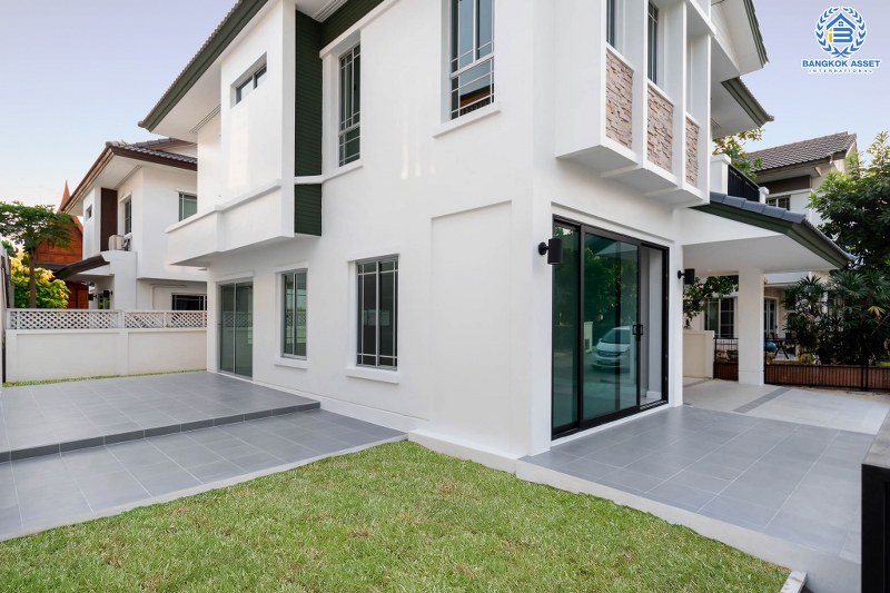 บ้านมือสองตกแต่งใหม่ หลังมุม คุณภาพแบรนด์ L&H โครงการ มัณฑนา แจ้งวัฒนะ-ราชพฤกษ์ เติมเต็มความสุขด้วยบ้านสไตล์โมเดิร์น พร้อม Living Room  เนื้อที่ 58.10 ตร.ว. ฟังก์ชั่น 3 ห้องนอน 3 ห้องน้ำ 2 ที่จอดรถ บนทำเลศักยภาพ เชื่อมต่อหลายเส้นทาง เพียง 10 นาทีถึงเซ็นทรัลแจ้งวัฒนะ ใกล้รถไฟฟ้า "สถานีบางรักใหญ่"