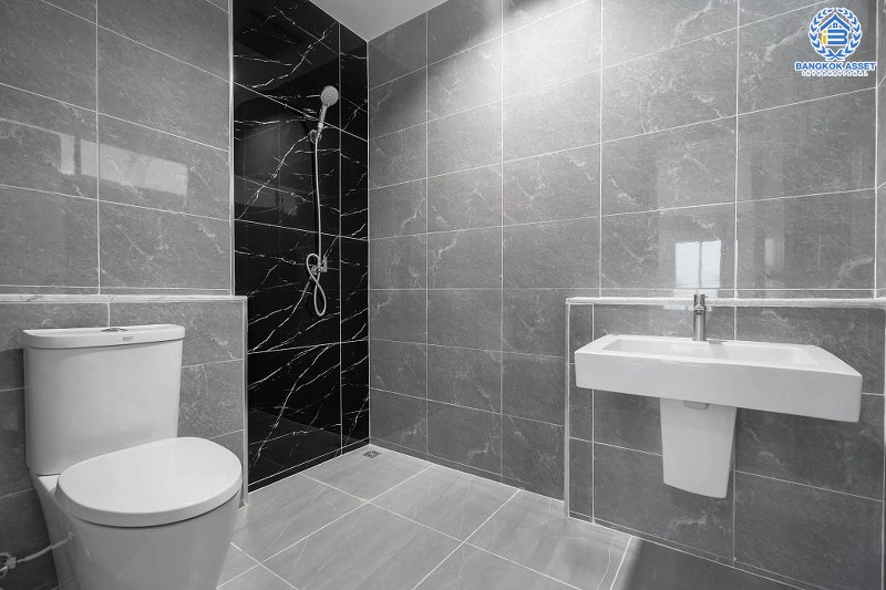 บ้านมือสองตกแต่งใหม่ หลังมุม คุณภาพแบรนด์ L&H โครงการ มัณฑนา แจ้งวัฒนะ-ราชพฤกษ์ เติมเต็มความสุขด้วยบ้านสไตล์โมเดิร์น พร้อม Living Room  เนื้อที่ 58.10 ตร.ว. ฟังก์ชั่น 3 ห้องนอน 3 ห้องน้ำ 2 ที่จอดรถ บนทำเลศักยภาพ เชื่อมต่อหลายเส้นทาง เพียง 10 นาทีถึงเซ็นทรัลแจ้งวัฒนะ ใกล้รถไฟฟ้า "สถานีบางรักใหญ่"