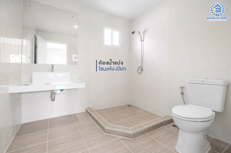 บ้านมือสองตกแต่งใหม่ แปลงมุม หลังใหญ่ ทำเลย่านปทุมธานี โครงการ พฤกษาวิลเลจ30 เดอะซีซั่น แจ้งวัฒนะ-ราชพฤกษ์ ตกแต่ง/ต่อเติมเต็ม เนื้อที่ 54.8 ตร.ว. ฟังก์ชั่น 3 ห้องนอน 2 ห้องน้ำ เดินทางสะดวกสบายเข้า-ออกได้หลายเส้นทาง ใกล้เมืองทองธานี และจุดขึ้นทางด่วน "แจ้งวัฒนะ"...