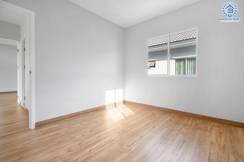 บ้านมือสองตกแต่งใหม่ แปลงมุม หลังใหญ่ ทำเลย่านปทุมธานี โครงการ พฤกษาวิลเลจ30 เดอะซีซั่น แจ้งวัฒนะ-ราชพฤกษ์ ตกแต่ง/ต่อเติมเต็ม เนื้อที่ 54.8 ตร.ว. ฟังก์ชั่น 3 ห้องนอน 2 ห้องน้ำ เดินทางสะดวกสบายเข้า-ออกได้หลายเส้นทาง ใกล้เมืองทองธานี และจุดขึ้นทางด่วน "แจ้งวัฒนะ"...