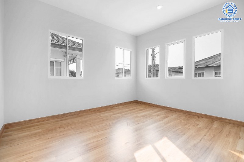 บ้านมือสองตกแต่งใหม่ แปลงมุม หลังใหญ่ ทำเลย่านปทุมธานี โครงการ พฤกษาวิลเลจ30 เดอะซีซั่น แจ้งวัฒนะ-ราชพฤกษ์ ตกแต่ง/ต่อเติมเต็ม เนื้อที่ 54.8 ตร.ว. ฟังก์ชั่น 3 ห้องนอน 2 ห้องน้ำ เดินทางสะดวกสบายเข้า-ออกได้หลายเส้นทาง ใกล้เมืองทองธานี และจุดขึ้นทางด่วน "แจ้งวัฒนะ"...