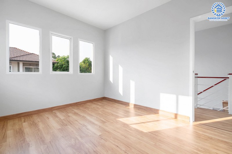 บ้านมือสองตกแต่งใหม่ แปลงมุม หลังใหญ่ ทำเลย่านปทุมธานี โครงการ พฤกษาวิลเลจ30 เดอะซีซั่น แจ้งวัฒนะ-ราชพฤกษ์ ตกแต่ง/ต่อเติมเต็ม เนื้อที่ 54.8 ตร.ว. ฟังก์ชั่น 3 ห้องนอน 2 ห้องน้ำ เดินทางสะดวกสบายเข้า-ออกได้หลายเส้นทาง ใกล้เมืองทองธานี และจุดขึ้นทางด่วน "แจ้งวัฒนะ"...