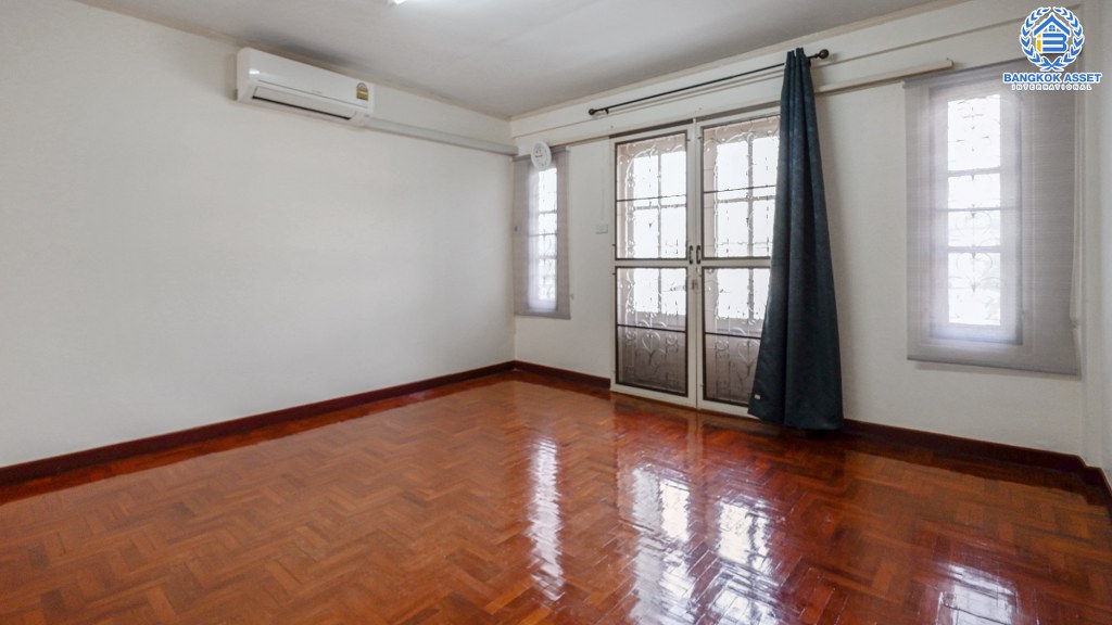 ทาวน์เฮ้าส์มือสองนนทบุรี ม.ลุมพินี บางบัวทอง บ้านสวยตกแต่งใหม่ทั้งหลัง พร้อมครัวเคาน์เตอร์ โรงรถ พร้อมเข้าอยู่ ฟังก์ชั่น 2 ห้องนอน 2 ห้องน้ำ ทำเลใกล้เซ็นทรัลเวสต์เกต และรถไฟฟ้า ราคาสุดคุ้ม!!...