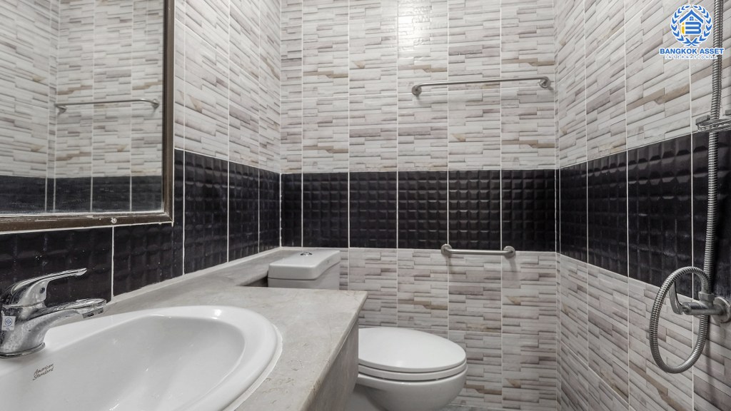 ทาวน์เฮ้าส์มือสองนนทบุรี ม.ลุมพินี บางบัวทอง บ้านสวยตกแต่งใหม่ทั้งหลัง พร้อมครัวเคาน์เตอร์ โรงรถ พร้อมเข้าอยู่ ฟังก์ชั่น 2 ห้องนอน 2 ห้องน้ำ ทำเลใกล้เซ็นทรัลเวสต์เกต และรถไฟฟ้า ราคาสุดคุ้ม!!...