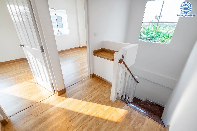 บ้านมือสองตกแต่งใหม่ คุณภาพแบรนด์ LH โครงการ ชลลดา บางใหญ่-เซ็นทรัลเวสต์เกต พร้อมทุกการเข้าอยู่ เนื้อที่ 52.5 ตร.ว. ฟังก์ชั่น 3 ห้องนอน 2 ห้องน้ำ พร้อม facilities ครบครัน บนทำเลศักยภาพ เดินทางสะดวก ใกล้ถ.กาญจนาภิเษก เพียง 10 นาทีถึงรถไฟฟ้า "สถานีคลองบางไผ่"...