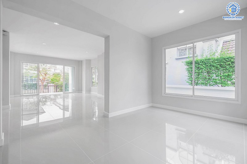 บ้านมือสองตกแต่งใหม่ หลังใหญ่ 70 ตร.ว. ทำเลติดถนนกาญจนาฯ คุณภาพแบรนด์ ม.ลัดดารมย์ ปิ่นเกล้า-กาญจนาฯ (Q.House) โซนต้นโครงการ ใกล้ส่วนกลาง ฟังก์ชั่นครบครัน พื้นที่ใช้สอยกว้างกว่า 200 ตร.ม. ใกล้ทางด่วนศรีรัช ราคาสุดคุ้ม!...