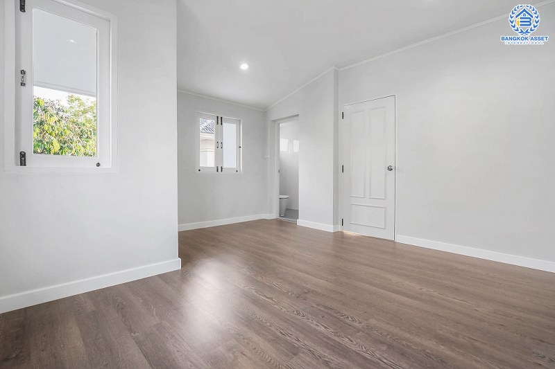 บ้านมือสองตกแต่งใหม่ หลังใหญ่ 70 ตร.ว. ทำเลติดถนนกาญจนาฯ คุณภาพแบรนด์ ม.ลัดดารมย์ ปิ่นเกล้า-กาญจนาฯ (Q.House) โซนต้นโครงการ ใกล้ส่วนกลาง ฟังก์ชั่นครบครัน พื้นที่ใช้สอยกว้างกว่า 200 ตร.ม. ใกล้ทางด่วนศรีรัช ราคาสุดคุ้ม!...