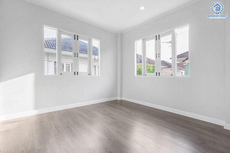 บ้านมือสองตกแต่งใหม่ หลังใหญ่ 70 ตร.ว. ทำเลติดถนนกาญจนาฯ คุณภาพแบรนด์ ม.ลัดดารมย์ ปิ่นเกล้า-กาญจนาฯ (Q.House) โซนต้นโครงการ ใกล้ส่วนกลาง ฟังก์ชั่นครบครัน พื้นที่ใช้สอยกว้างกว่า 200 ตร.ม. ใกล้ทางด่วนศรีรัช ราคาสุดคุ้ม!...