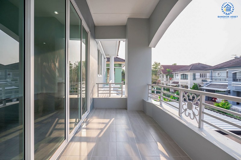 บ้านมือสองตกแต่งใหม่ หลังใหญ่ 70 ตร.ว. ทำเลติดถนนกาญจนาฯ คุณภาพแบรนด์ ม.ลัดดารมย์ ปิ่นเกล้า-กาญจนาฯ (Q.House) โซนต้นโครงการ ใกล้ส่วนกลาง ฟังก์ชั่นครบครัน พื้นที่ใช้สอยกว้างกว่า 200 ตร.ม. ใกล้ทางด่วนศรีรัช ราคาสุดคุ้ม!...