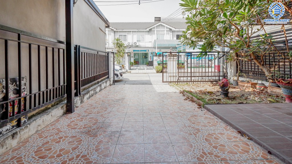 ทาวน์เฮ้าส์มือสองนนทบุรี ม.พฤกษาวิลล์35 พระราม5-นครอินทร์ โซนต้นโครงการ ใกล้ส่วนกลาง พร้อมอยู่ เนื้อที่ 24.3 ตร.ว. 3 ห้องนอน 2 ห้องน้ำ บนทำเลโซนเมือง! เดินทางสะดวก ใกล้สะพานพระราม5 และรถไฟฟ้าสถานี แยกติวานนท์...