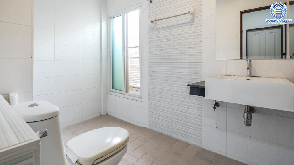 ทาวน์เฮ้าส์มือสองนนทบุรี ม.เปี่ยมสุข รัตนาธิเบศร์-บางพลู1 เนื้อที่ 18.8 ตร.ว. ฟังก์ชั่น 3 ห้องนอน ต่อเติมครัว โรงรถ พร้อมอยู่ คุ้มยิ่งกว่า! บนทำเลเยี่ยม ใกล้รถไฟฟ้า และเซ็นทรัลเวสต์เกต