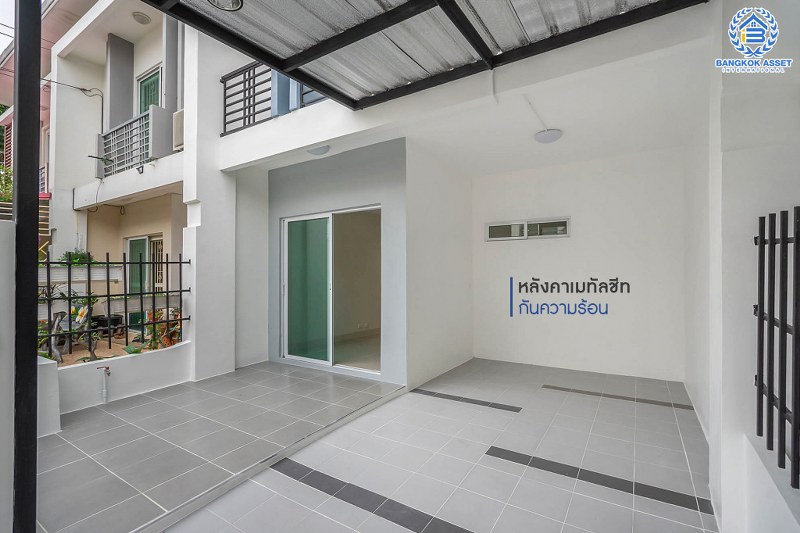 บ้านมือสองตกแต่งใหม่ ม.พฤกษาทาวน์เน็กซ์ นครอินทร์-วงเวียนพระราม5 ฟังก์ชั่นครบ พร้อมเข้าอยู่  เนื้อที่ 16 ตร.ว. 3 ห้องนอน 2 ห้องน้ำ บนทำเลติด ถ.นครอินทร์ สามารถเชื่อมต่อได้หลายเส้นทาง ใกล้รถไฟฟ้าสายสีม่วง "สถานีตลาดบางใหญ่" และทางด่วน "ศรีรัช"...